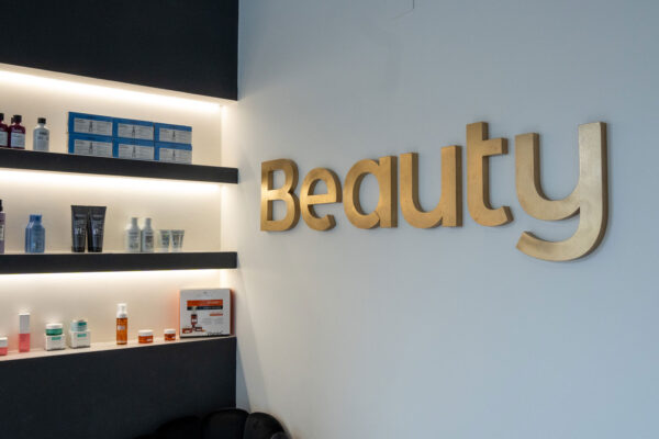 Beauty Damian Milano Viale Suzzani nuova insegna